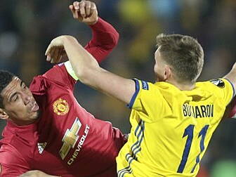 Man United take slender advant...